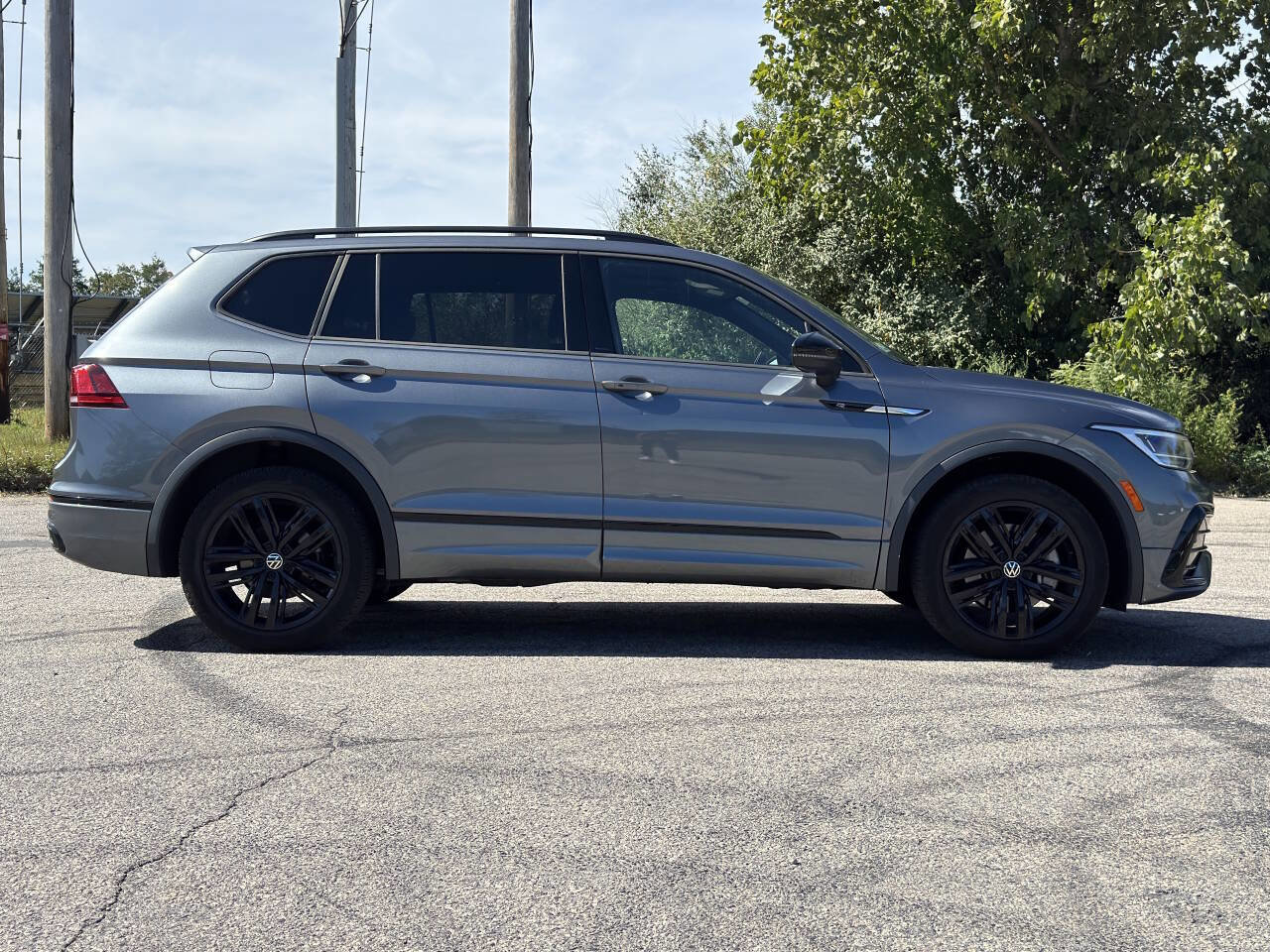 Used 2022 Volkswagen Tiguan SE R-Line FWD image 6