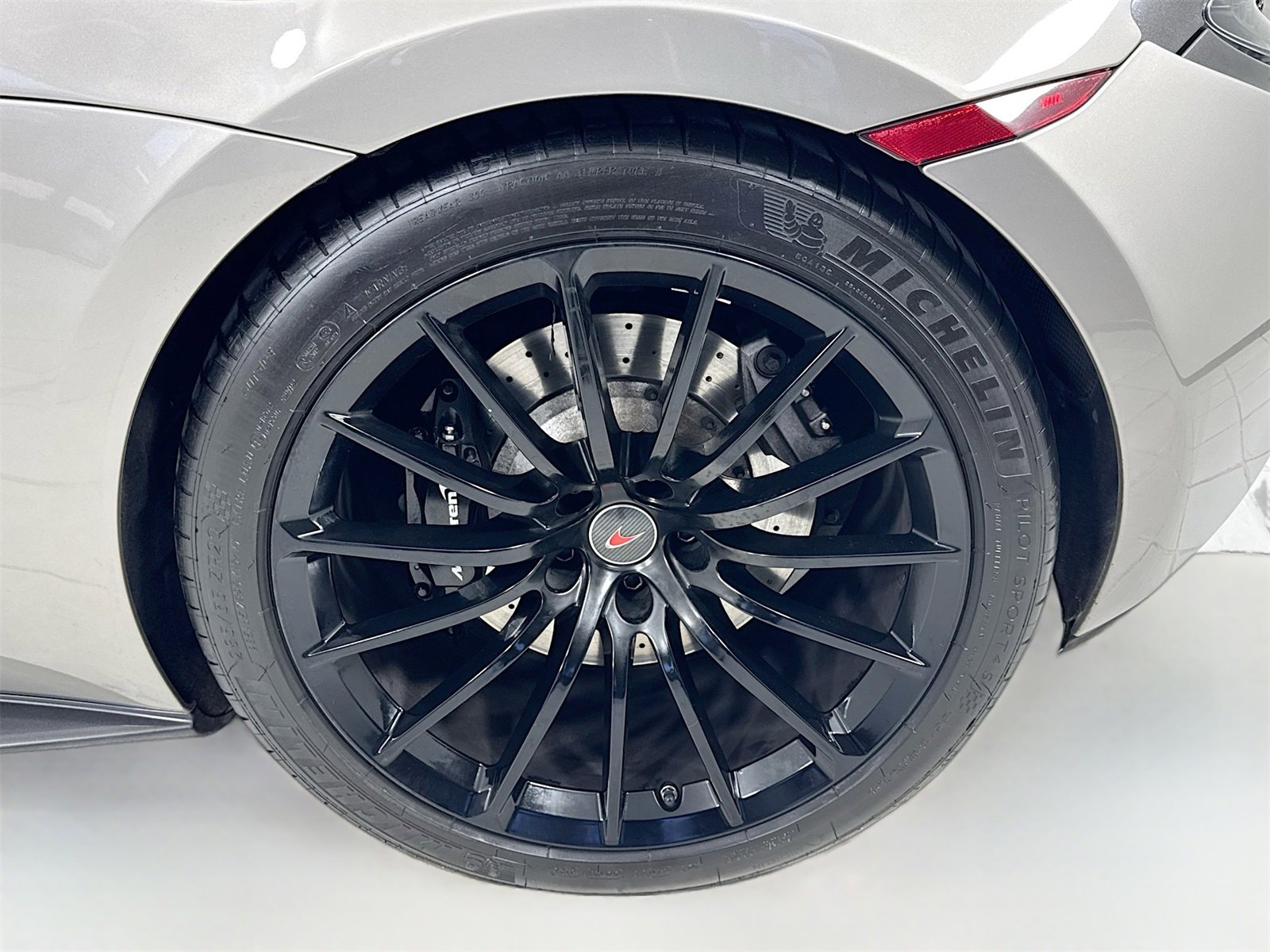 Used 2017 McLaren 570S Base image 9