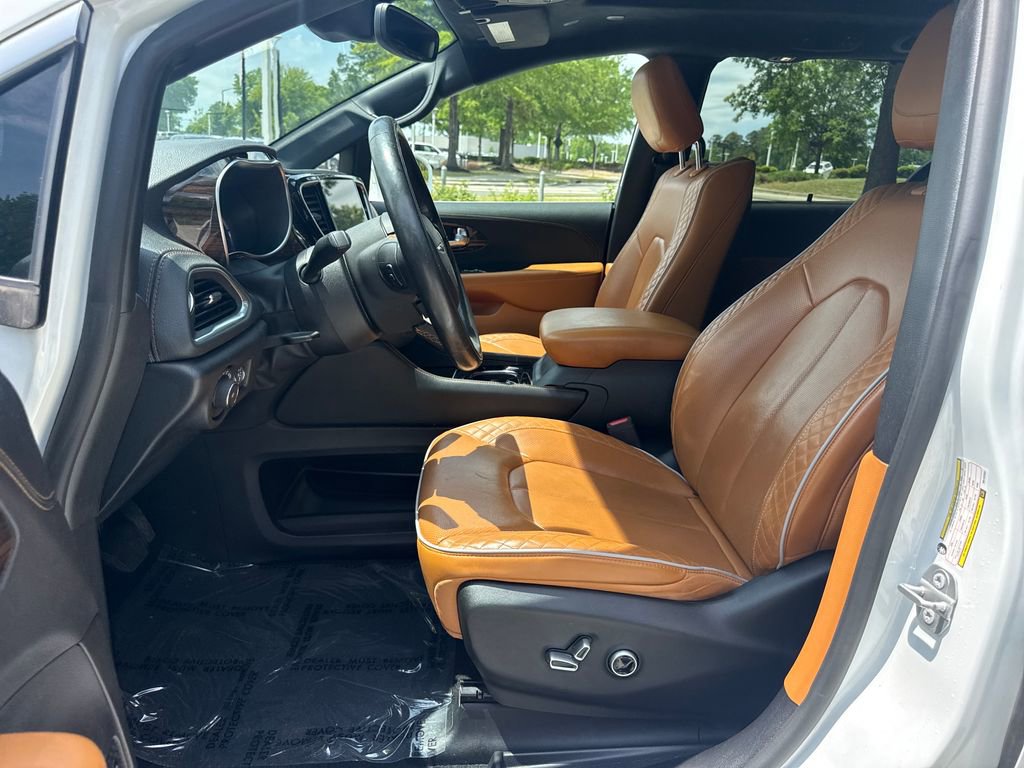Used 2022 Chrysler Pacifica Pinnacle FWD image 12