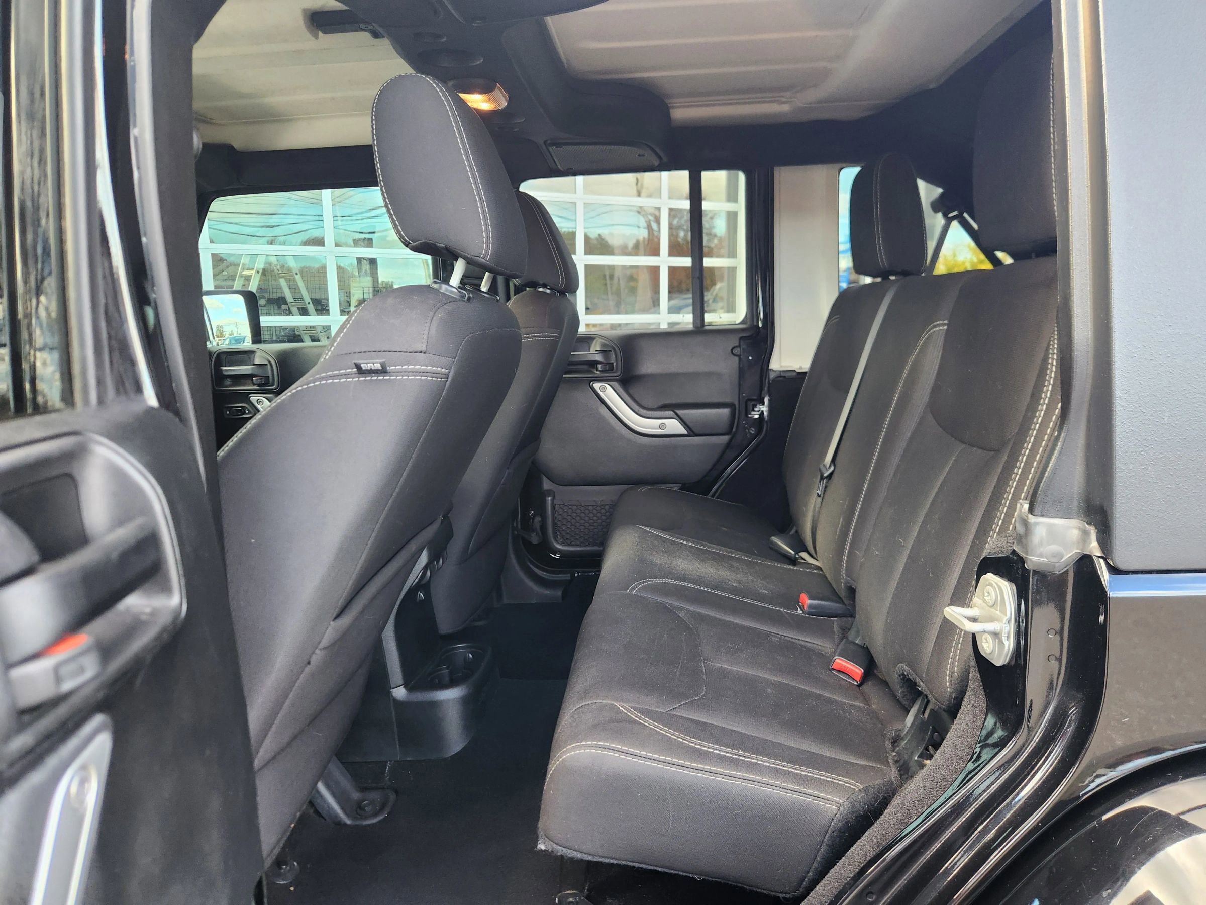 Used 2018 Jeep Wrangler Unlimited Sahara image 31