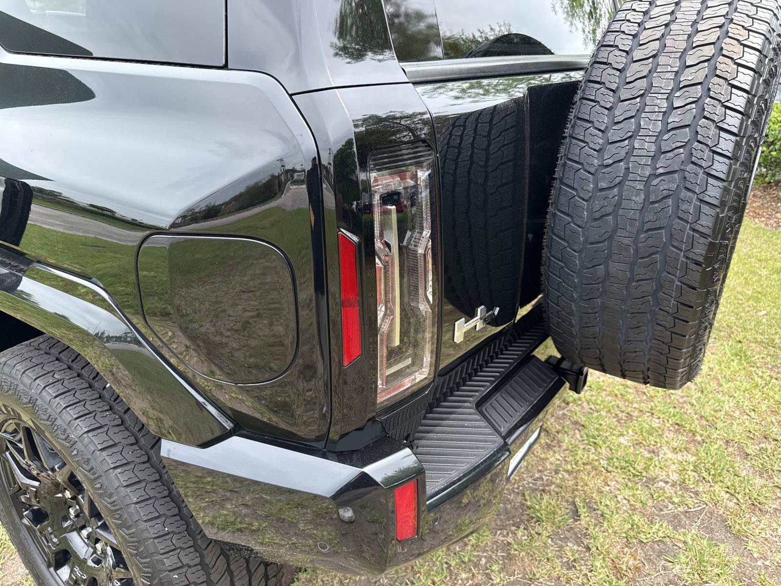 Used 2024 GMC Hummer EV 2X w/ LPO, Illumination Package AWD/4WD image 11