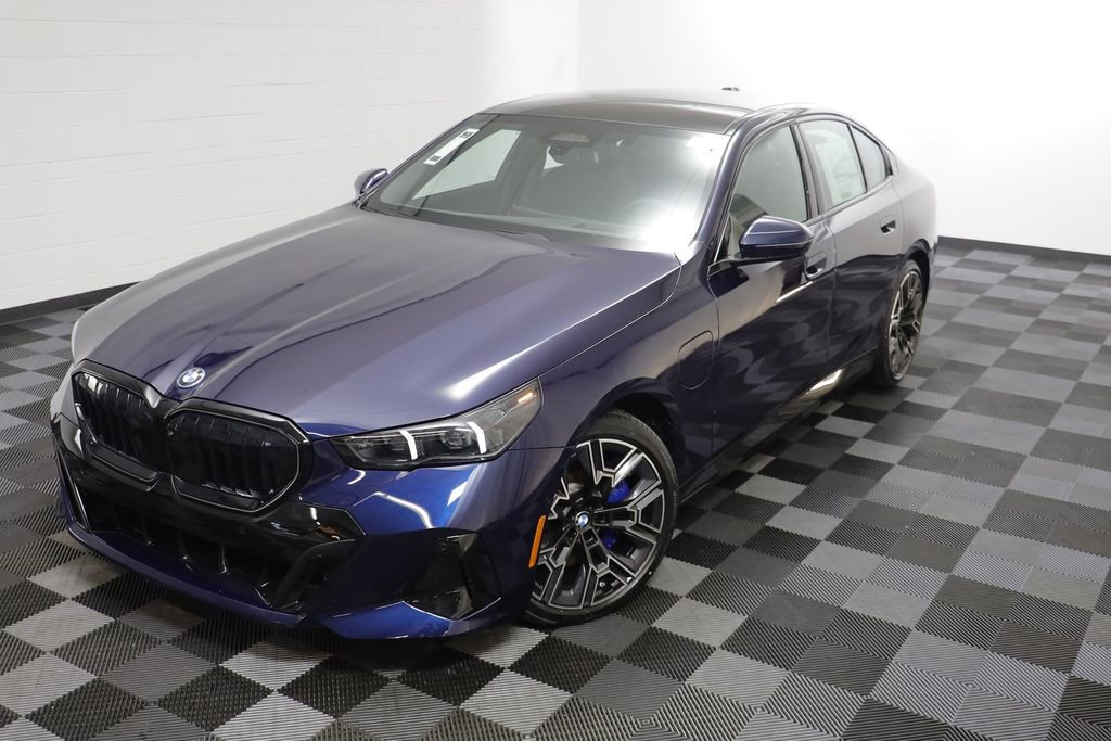 New 2026 BMW 550e xDrive w/ Executive Package video 2