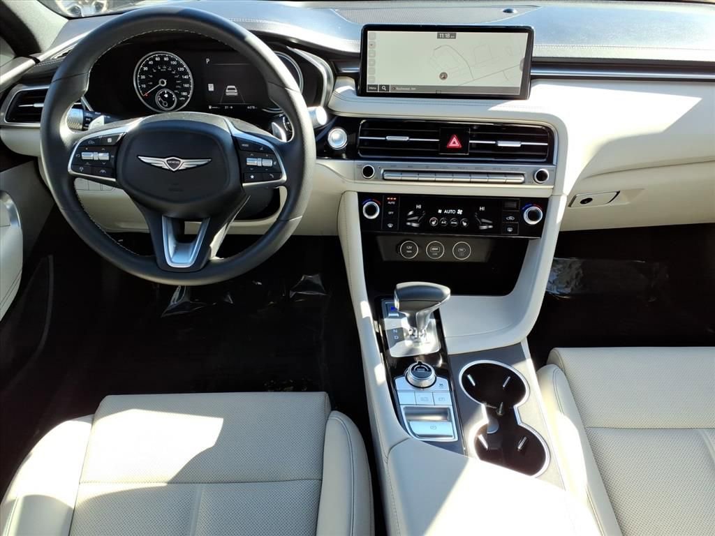 Used 2025 Genesis G70 2.5T image 10