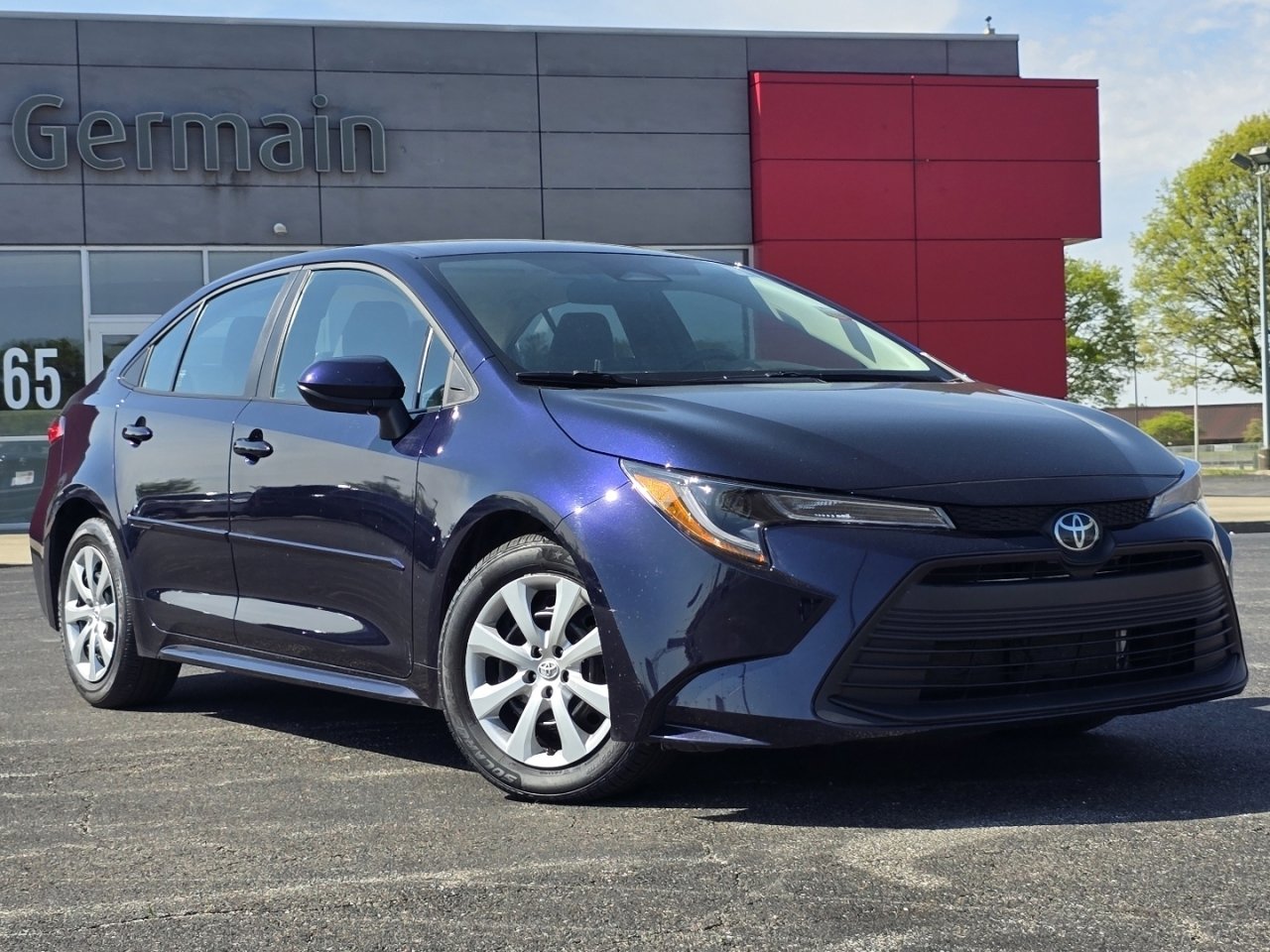 Used 2024 Toyota Corolla LE FWD image 2