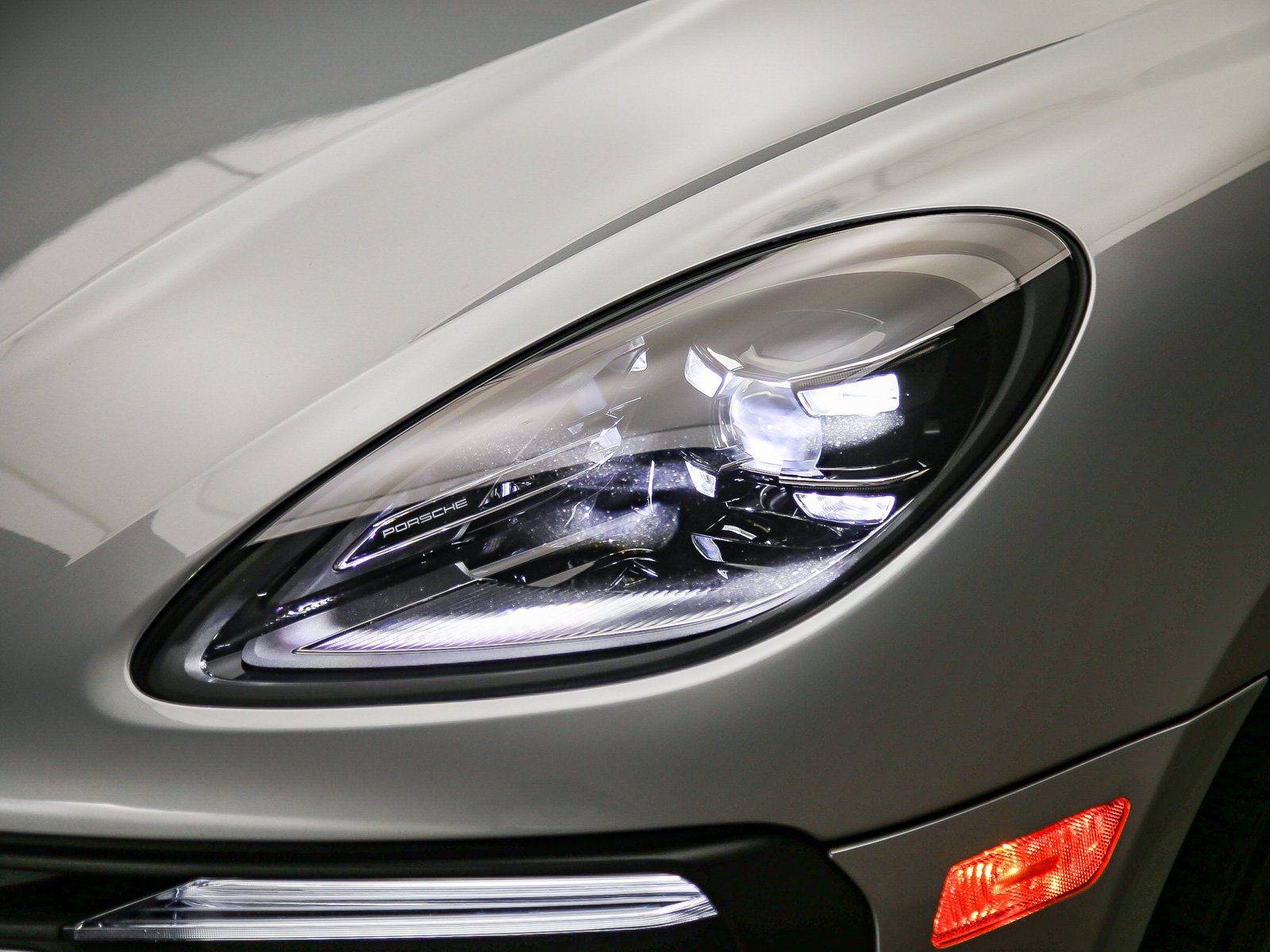 Certified 2022 Porsche Macan AWD/4WD image 11