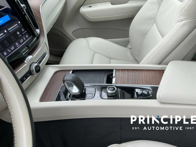 Certified 2022 Volvo XC60 B5 Momentum w/ Protection Package Premier FWD image 16