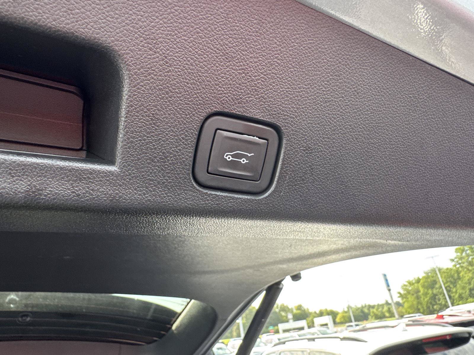 Used 2026 Chevrolet Traverse LT w/ Driver Confidence Package FWD image 13