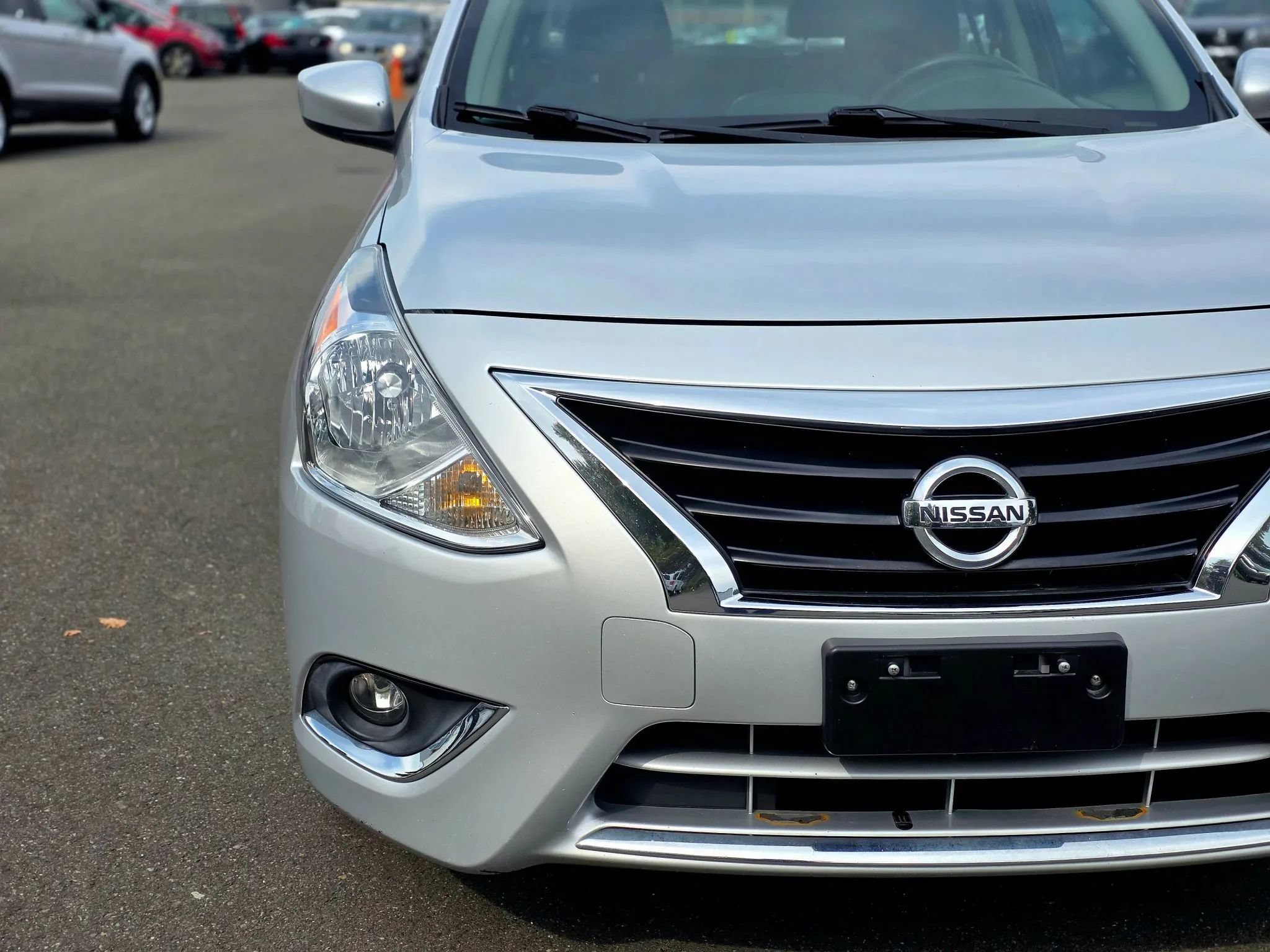 Used 2018 Nissan Versa SV w/ SV Special Edition Package FWD image 2