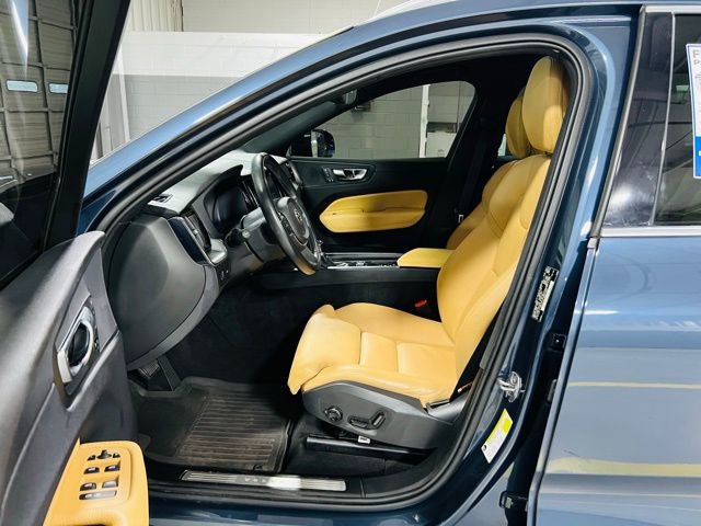 Used 2019 Volvo XC60 T5 Momentum w/ Premium Package FWD image 21