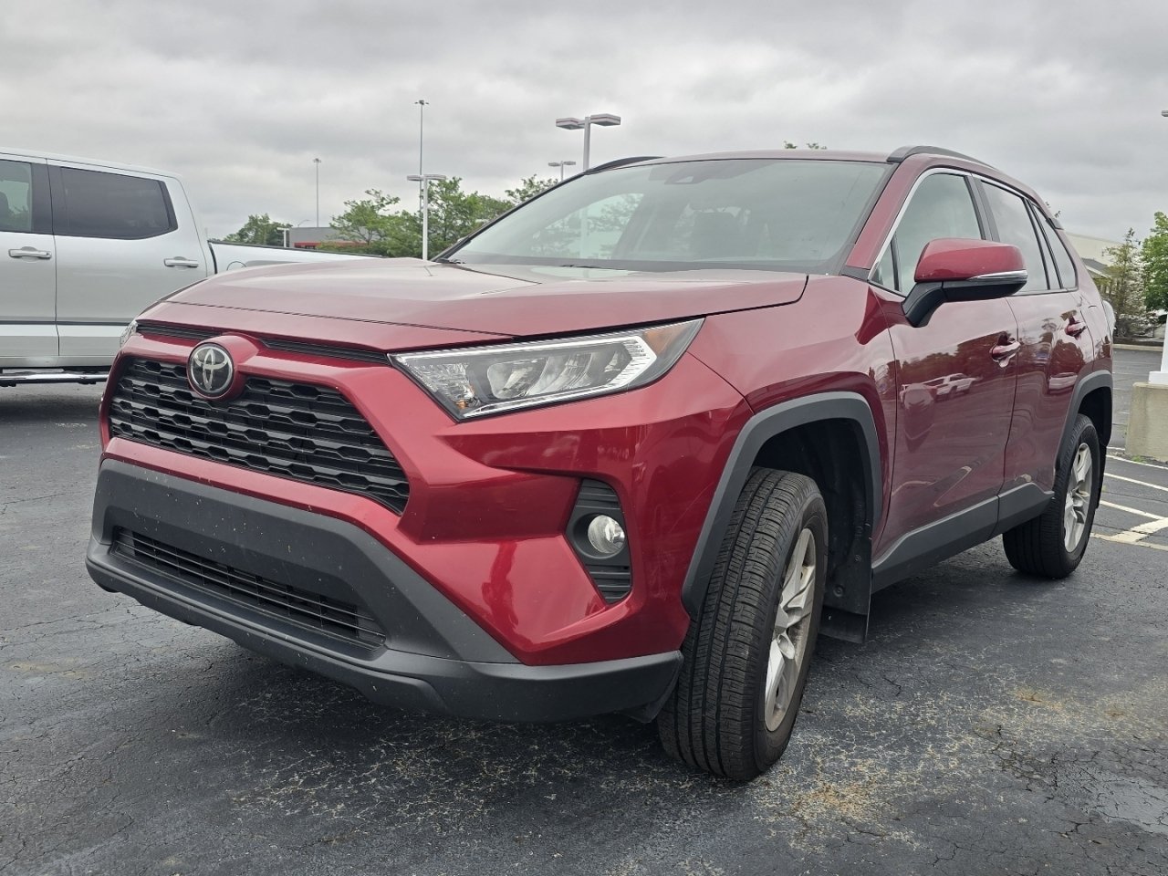 Used 2019 Toyota RAV4 XLE AWD/4WD image 3