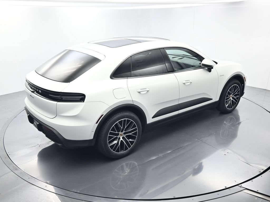 Certified 2025 Porsche Macan Electric RWD image 40