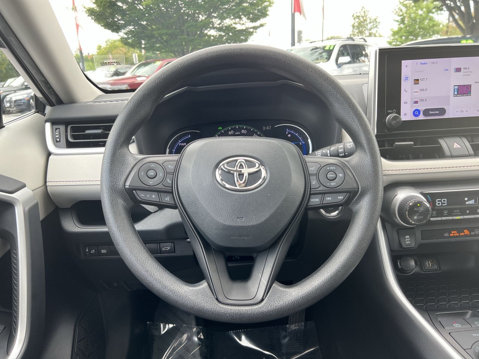 Used 2024 Toyota RAV4 XLE w/ Convenience Package AWD/4WD image 16