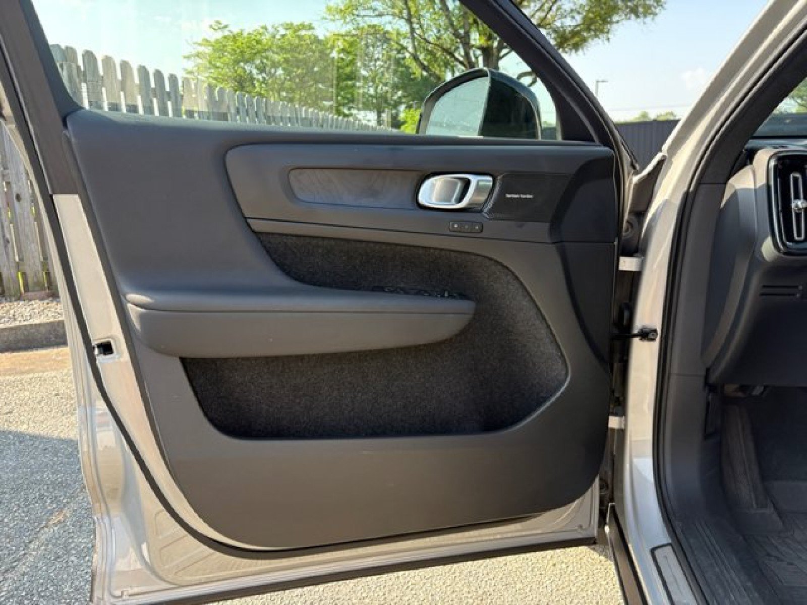 Used 2024 Volvo C40 P8 Recharge Ultimate w/ Protection Package Premier AWD/4WD image 21