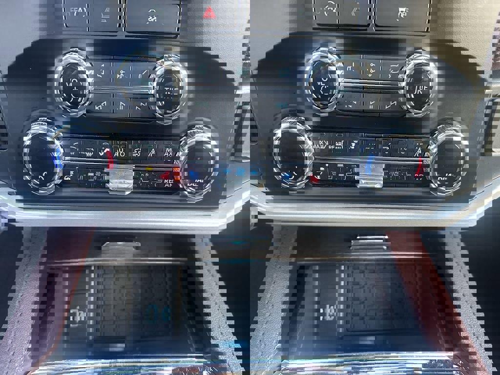 Used 2024 Ford Expedition Limited image 19