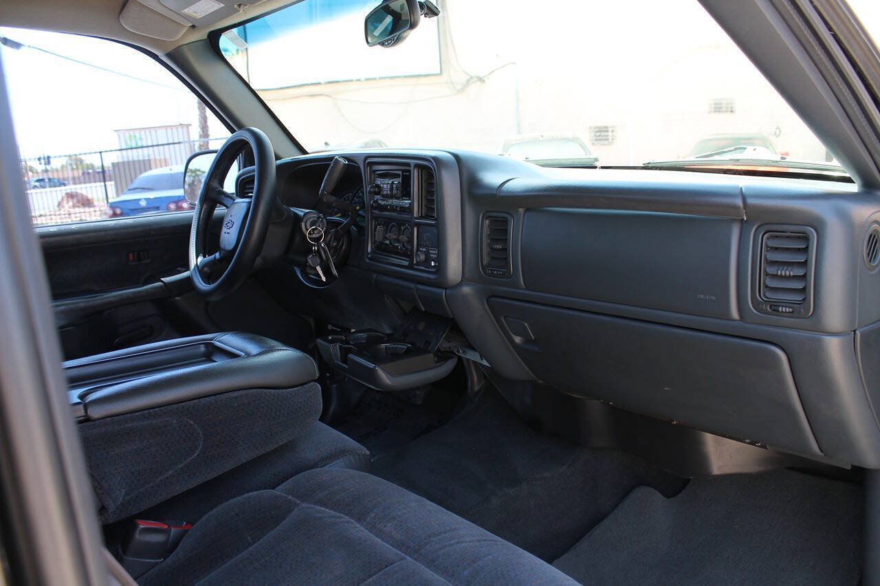 Used 1999 Chevrolet Silverado 2500 LS w/ Snow Plow Prep Pkg AWD/4WD image 27