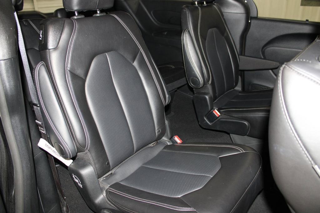 Used 2025 Chrysler Pacifica Select FWD image 32