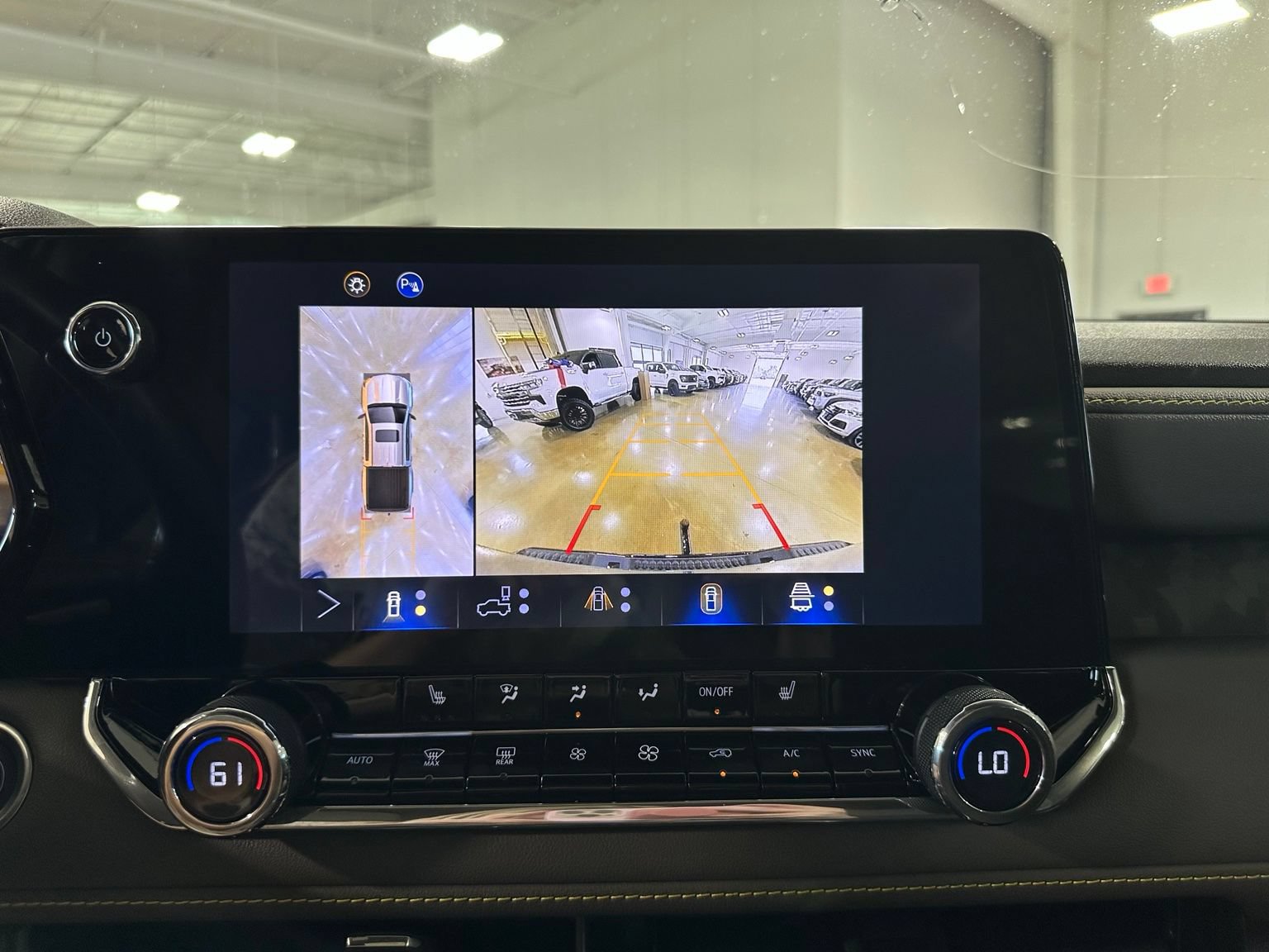Used 2024 Chevrolet Colorado ZR2 w/ Technology Package AWD/4WD image 25