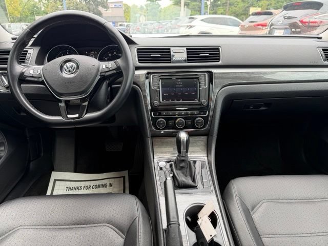 Used 2018 Volkswagen Passat 2.0T SE w/ SE Lighting Package FWD image 14
