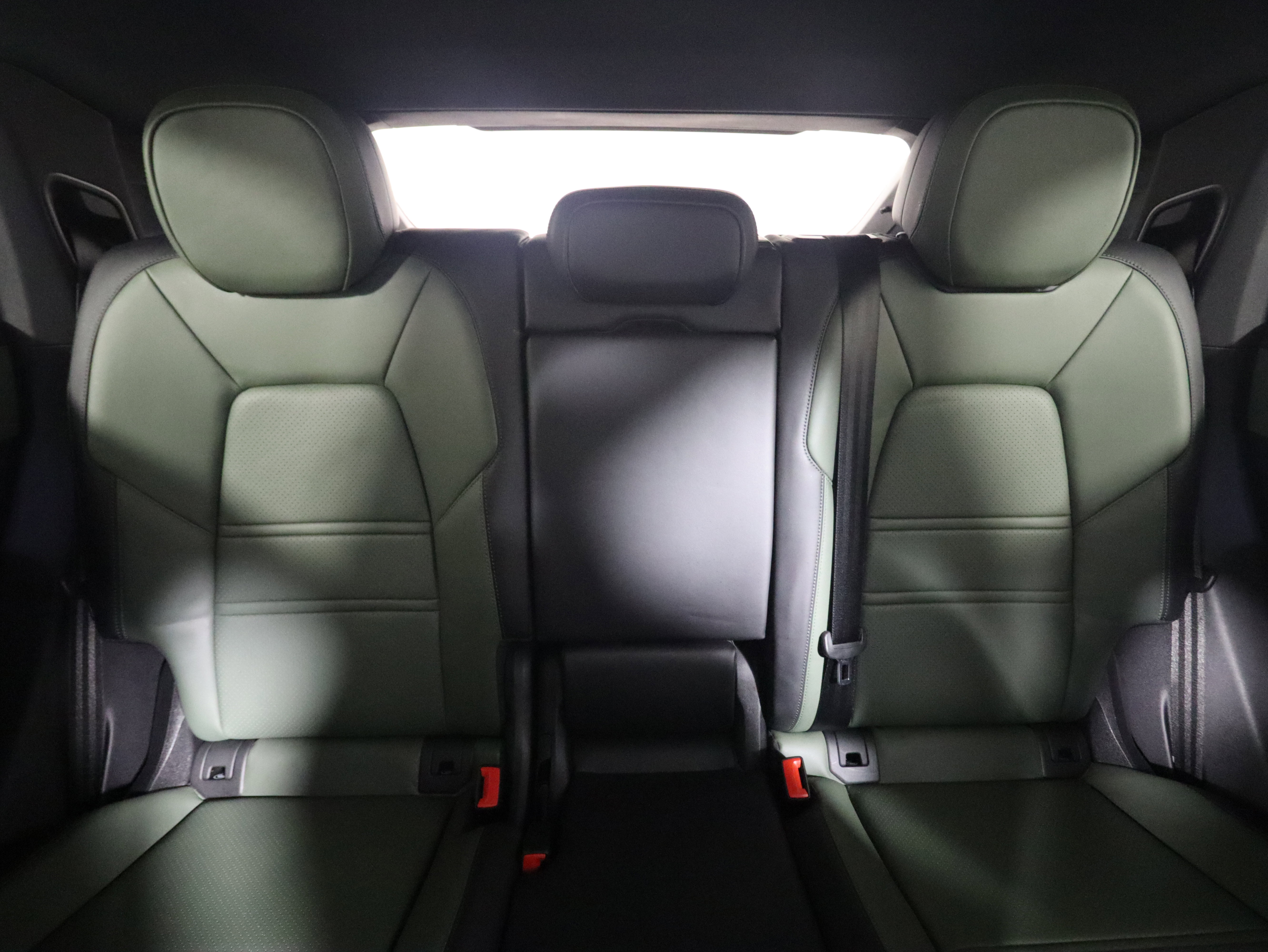 Used 2025 Porsche Cayenne Coupe image 16