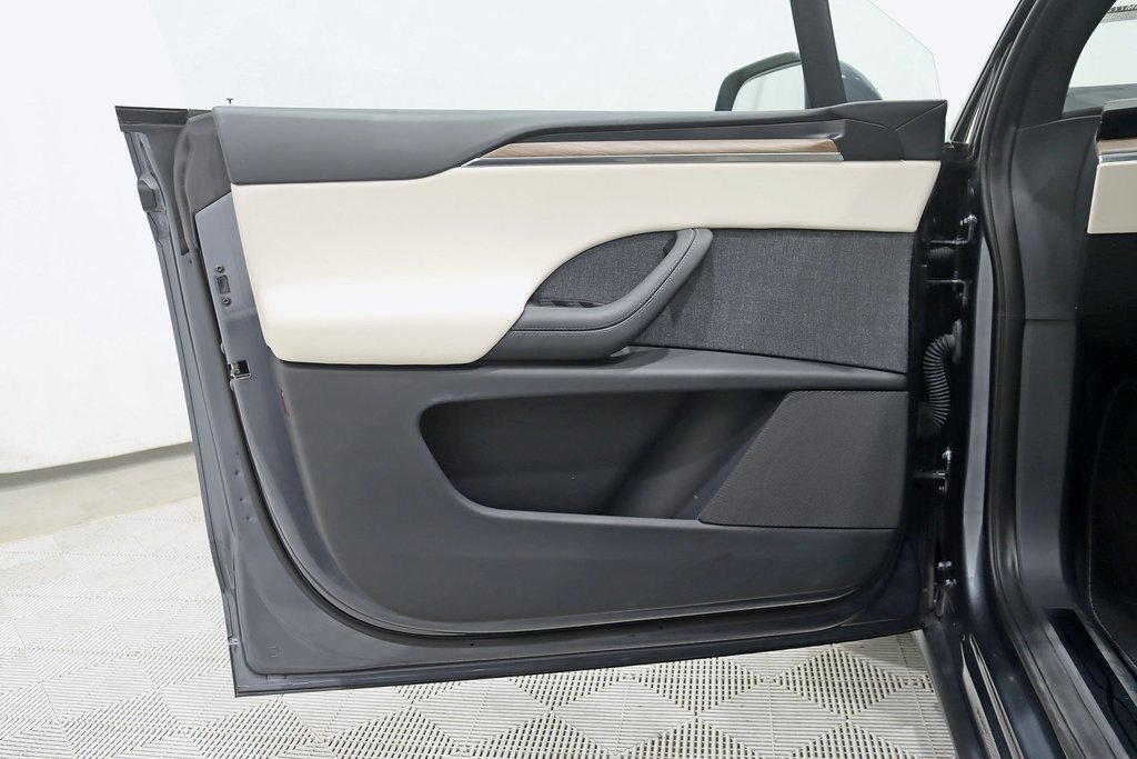 Used 2022 Tesla Model X image 33