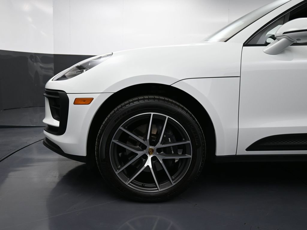 Certified 2025 Porsche Macan image 12