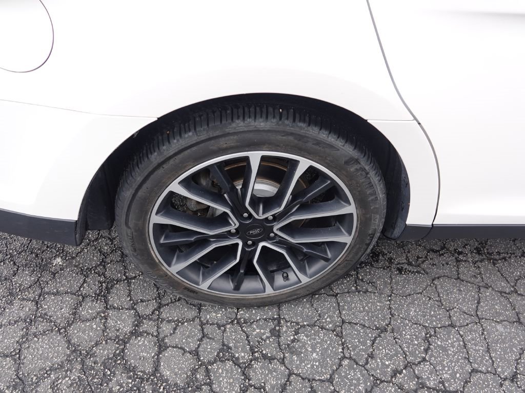 Used 2017 Ford Taurus SEL w/ Equipment Group 201A image 8