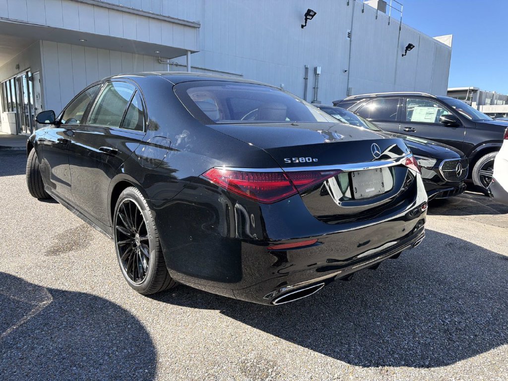 Used 2025 Mercedes-Benz S 580e 4MATIC Sedan image 5