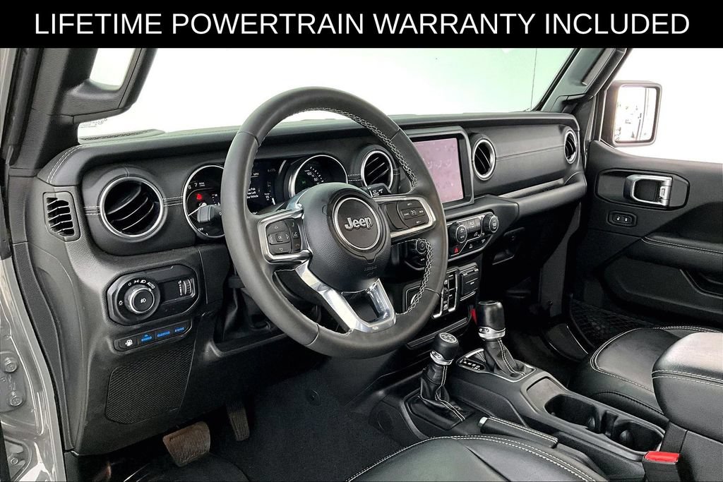 Used 2023 Jeep Wrangler Unlimited Sahara AWD/4WD image 17