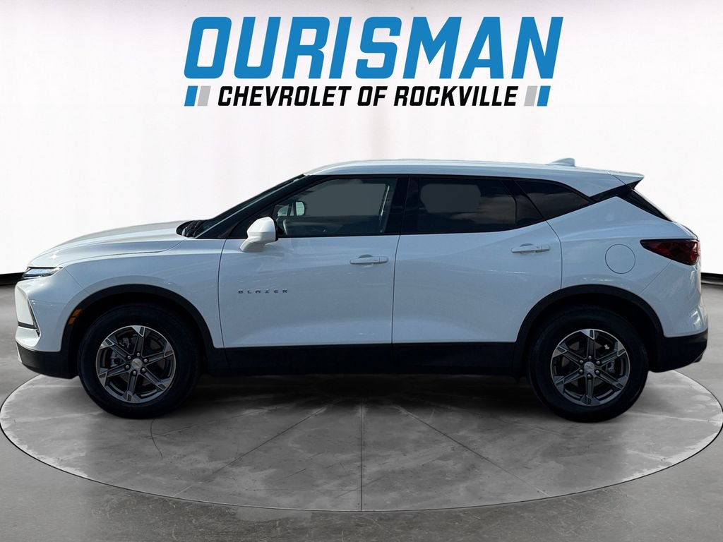 Used 2025 Chevrolet Blazer LT FWD image 3