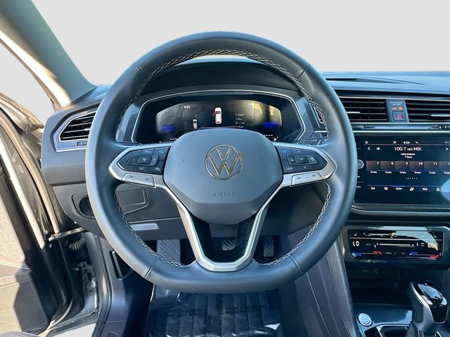 Used 2024 Volkswagen Tiguan SE image 11