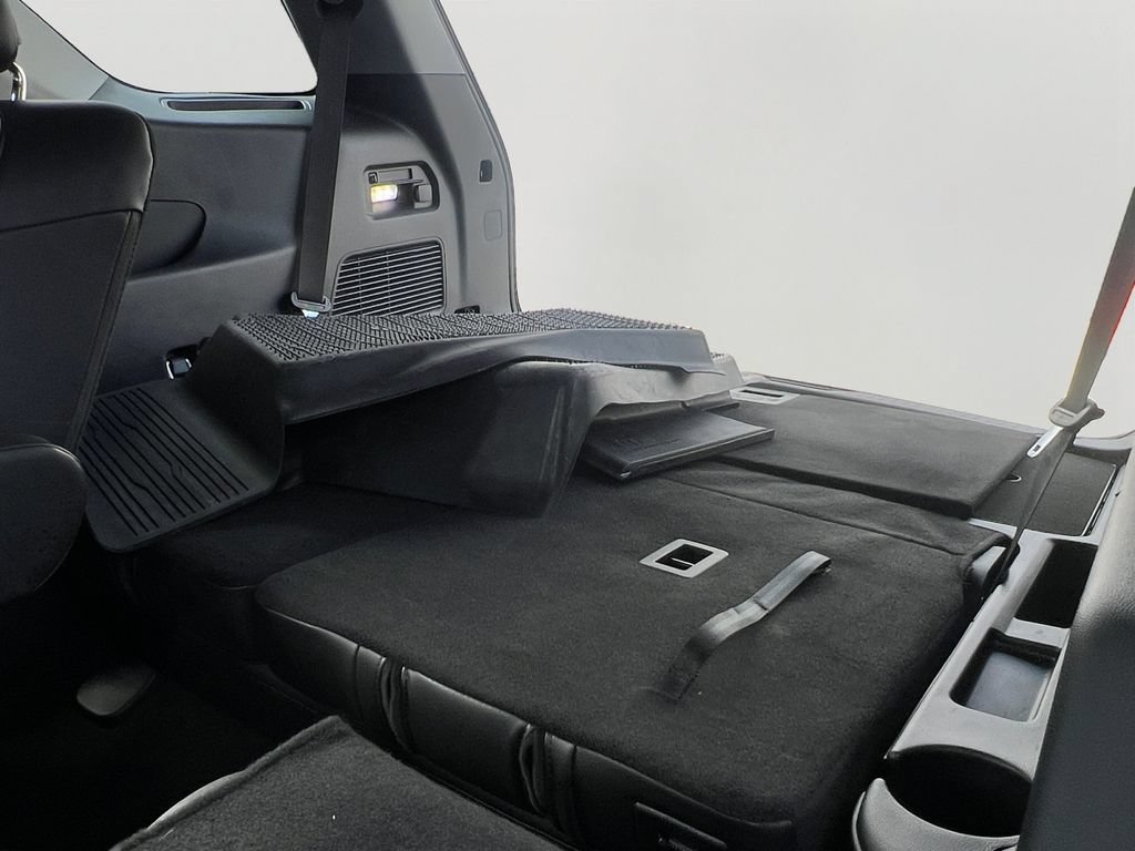 Used 2023 Ford Explorer XLT w/ Equipment Group 202A AWD/4WD image 29