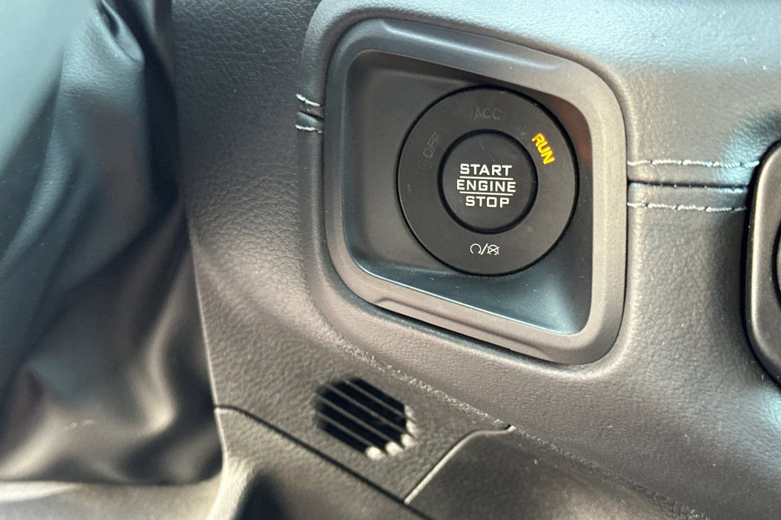 Used 2025 Jeep Wrangler Unlimited Sahara image 22