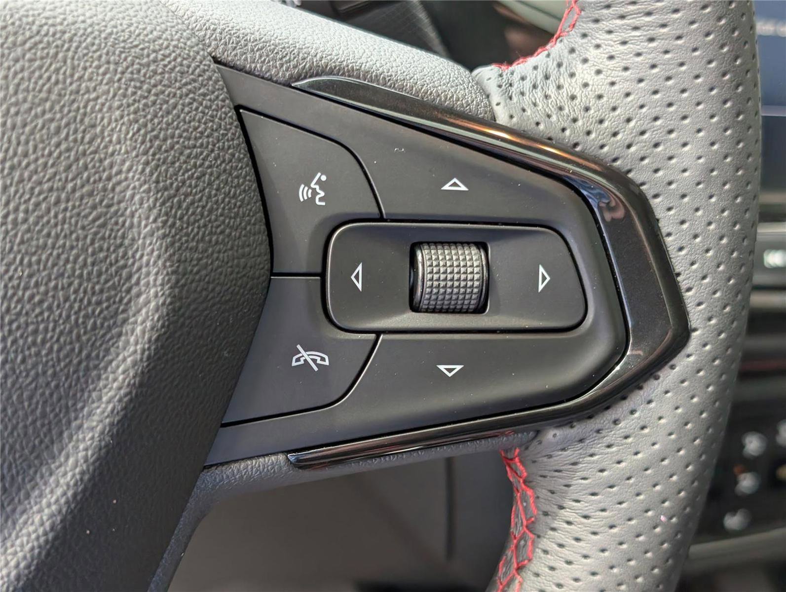 Used 2023 Chevrolet TrailBlazer RS w/ Sun and Liftgate Package AWD/4WD image 26
