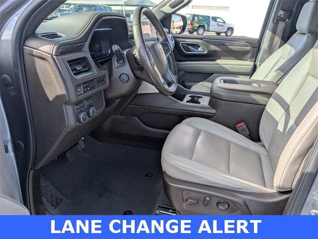 Used 2022 Chevrolet Suburban LT w/ Luxury Package image 5