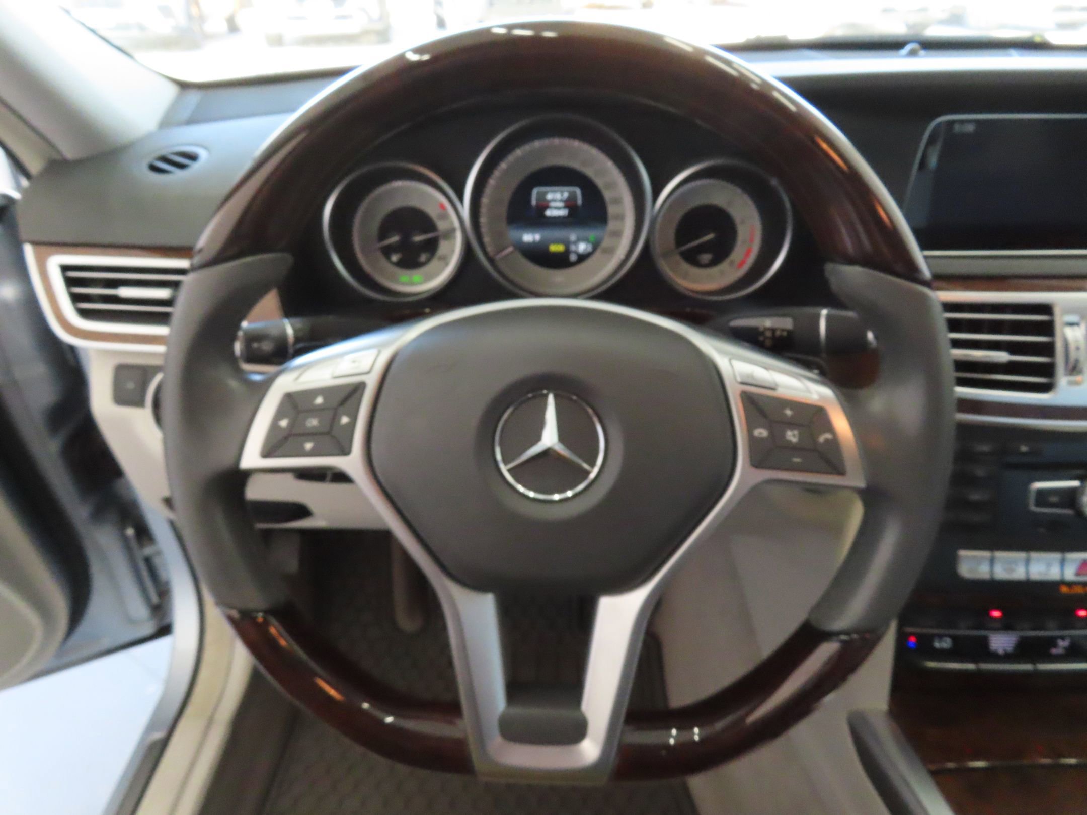 Used 2014 Mercedes-Benz E 350 4MATIC Sedan image 17
