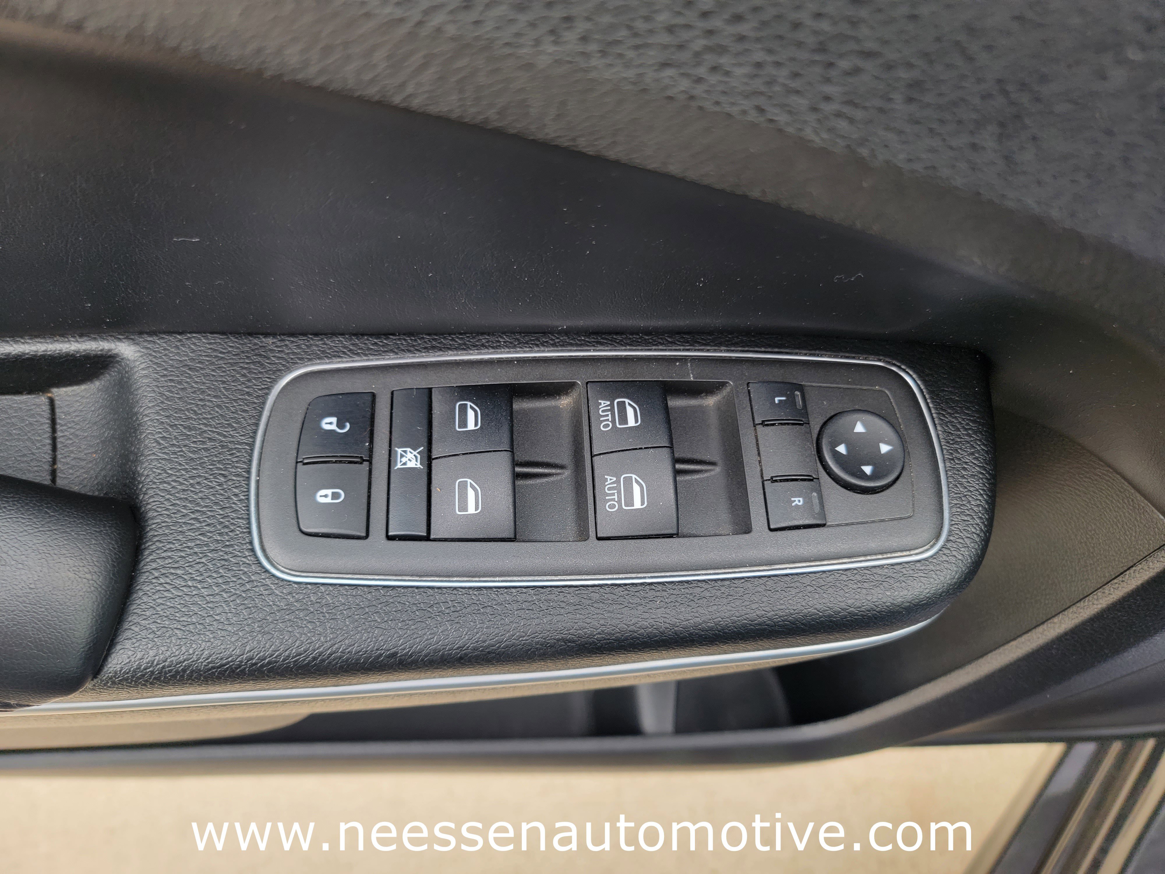 Used 2022 Chrysler 300 Touring L image 16