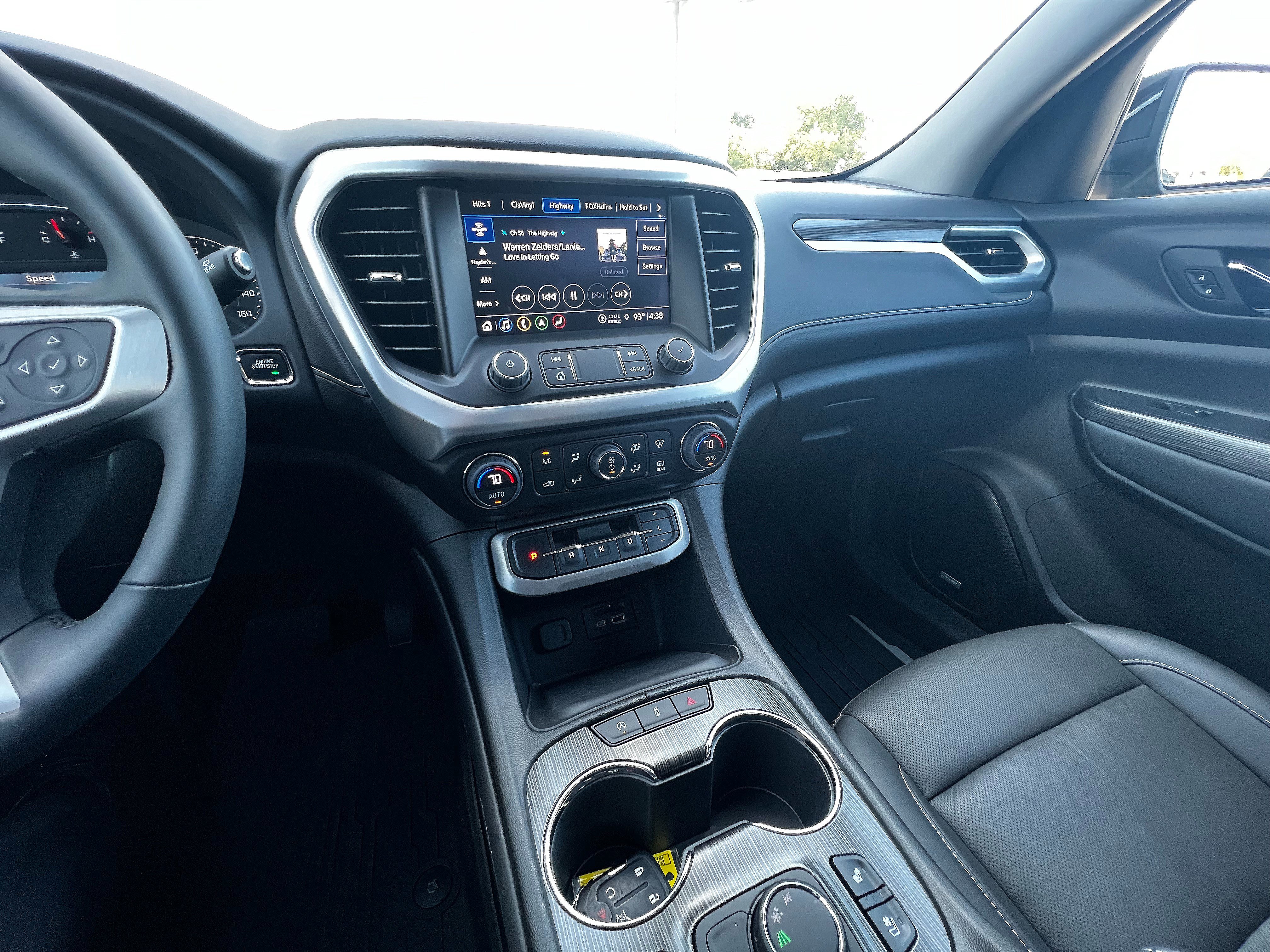 Used 2023 GMC Acadia SLT w/ Preferred Package image 12