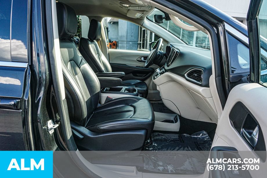 Used 2023 Chrysler Pacifica Touring-L FWD image 24