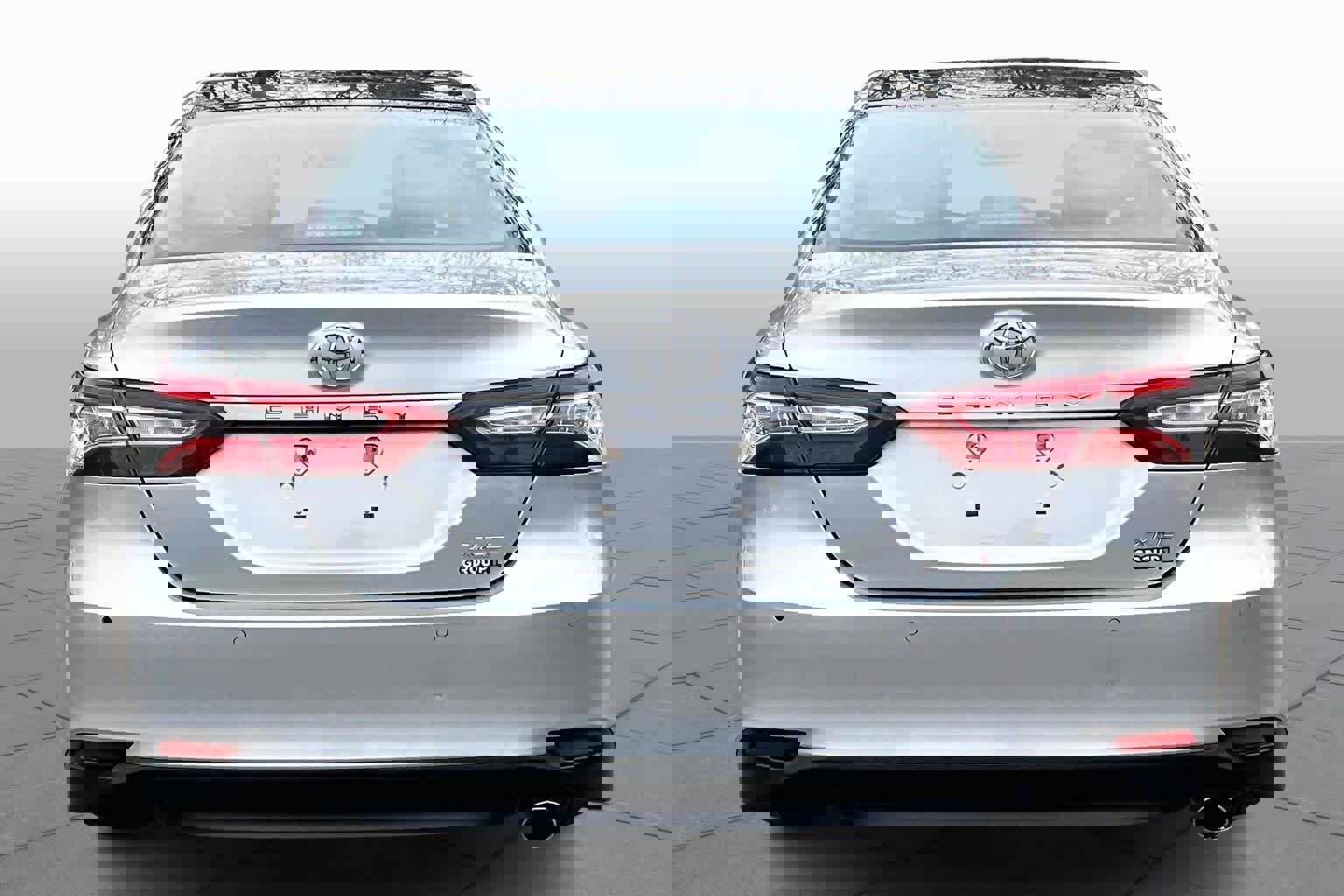 Used 2018 Toyota Camry XLE image 5