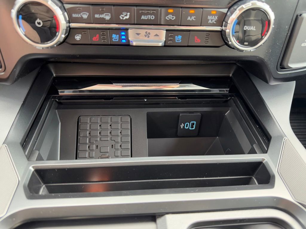 New 2026 Ford F250 Lariat w/ Black Appearance Package image 31