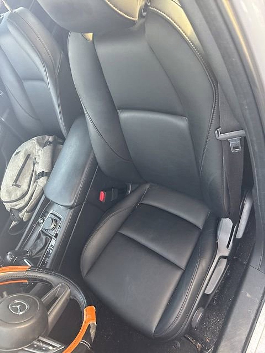 Used 2022 MAZDA MAZDA3 s image 10
