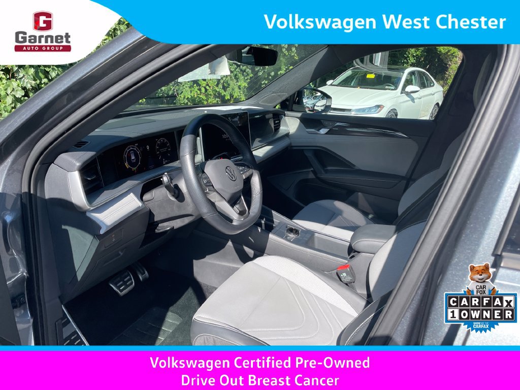 Certified 2025 Volkswagen Tiguan SE R-Line AWD/4WD image 10