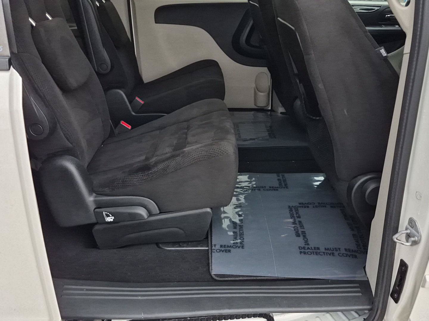 Used 2013 Dodge Grand Caravan SE FWD image 23