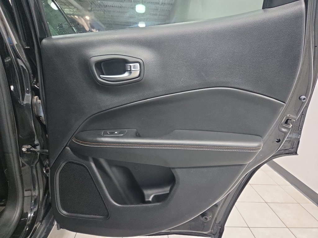 Used 2018 Jeep Compass Latitude AWD/4WD image 20