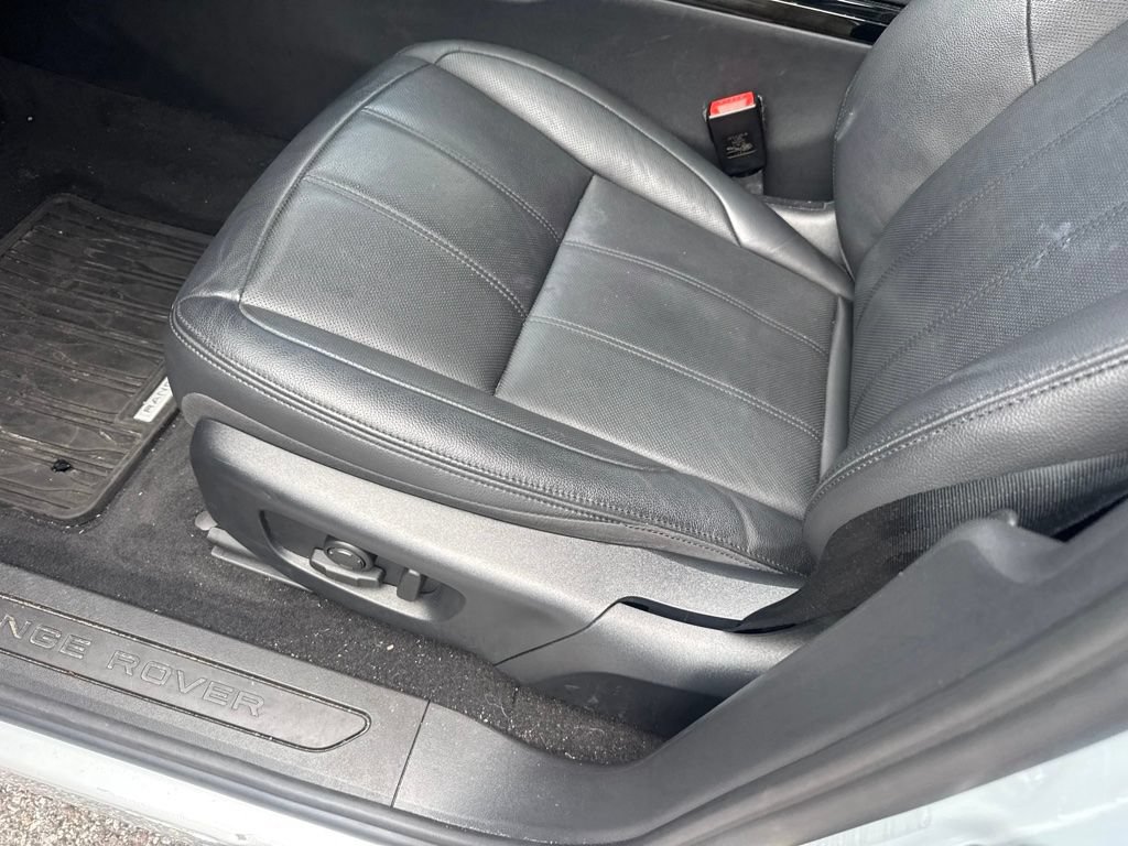 Used 2024 Land Rover Range Rover Evoque S AWD/4WD image 13