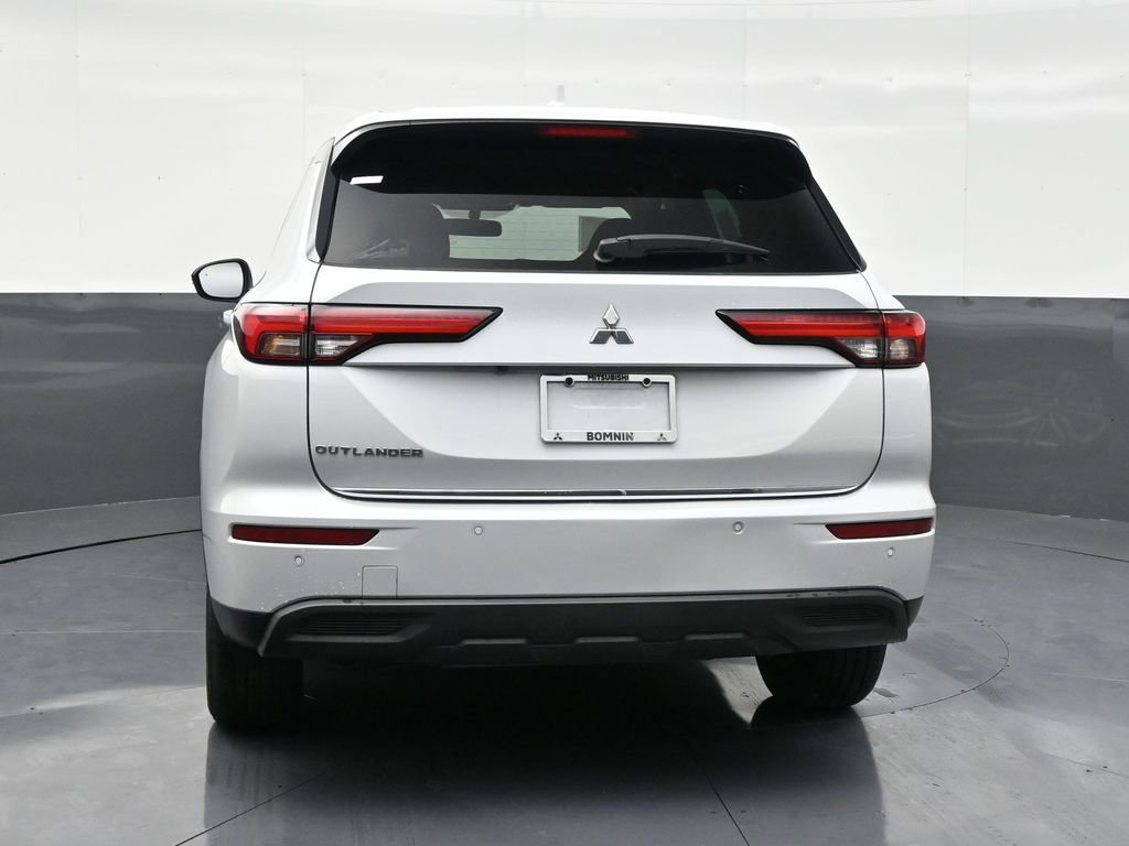 Used 2022 Mitsubishi Outlander ES image 4
