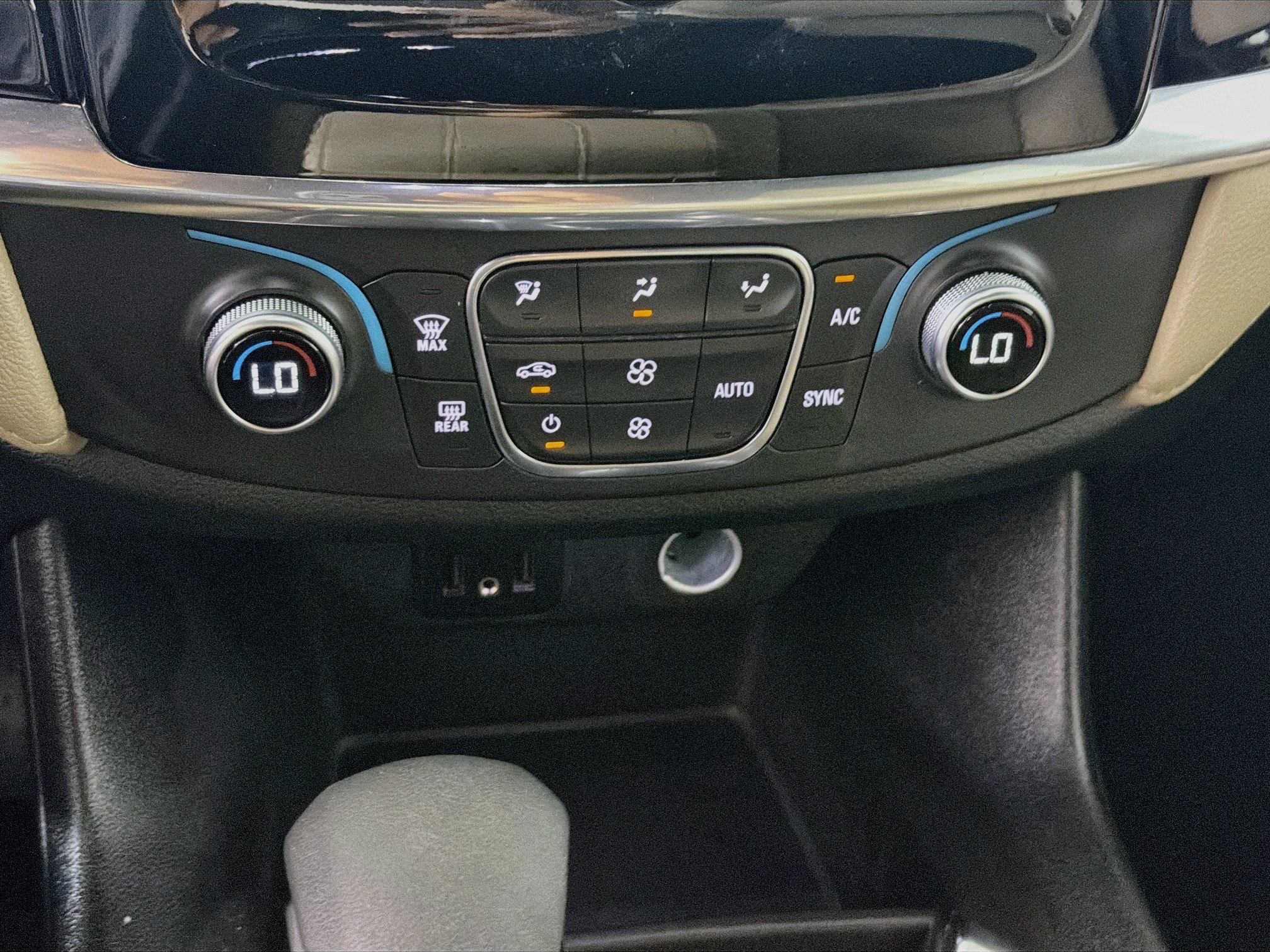 Used 2023 Chevrolet Traverse LS FWD image 22