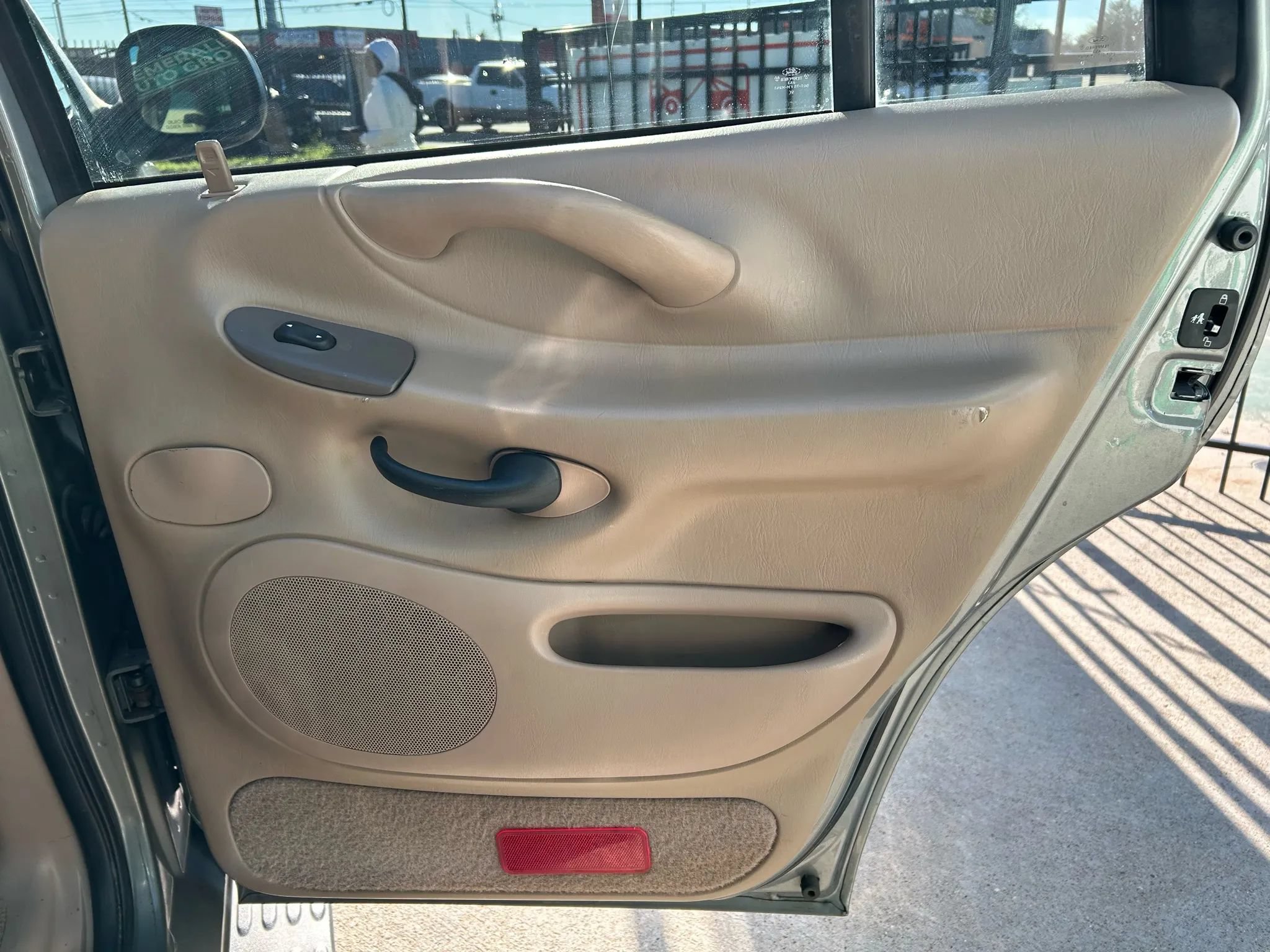 Used 1999 Ford Expedition XLT RWD image 18