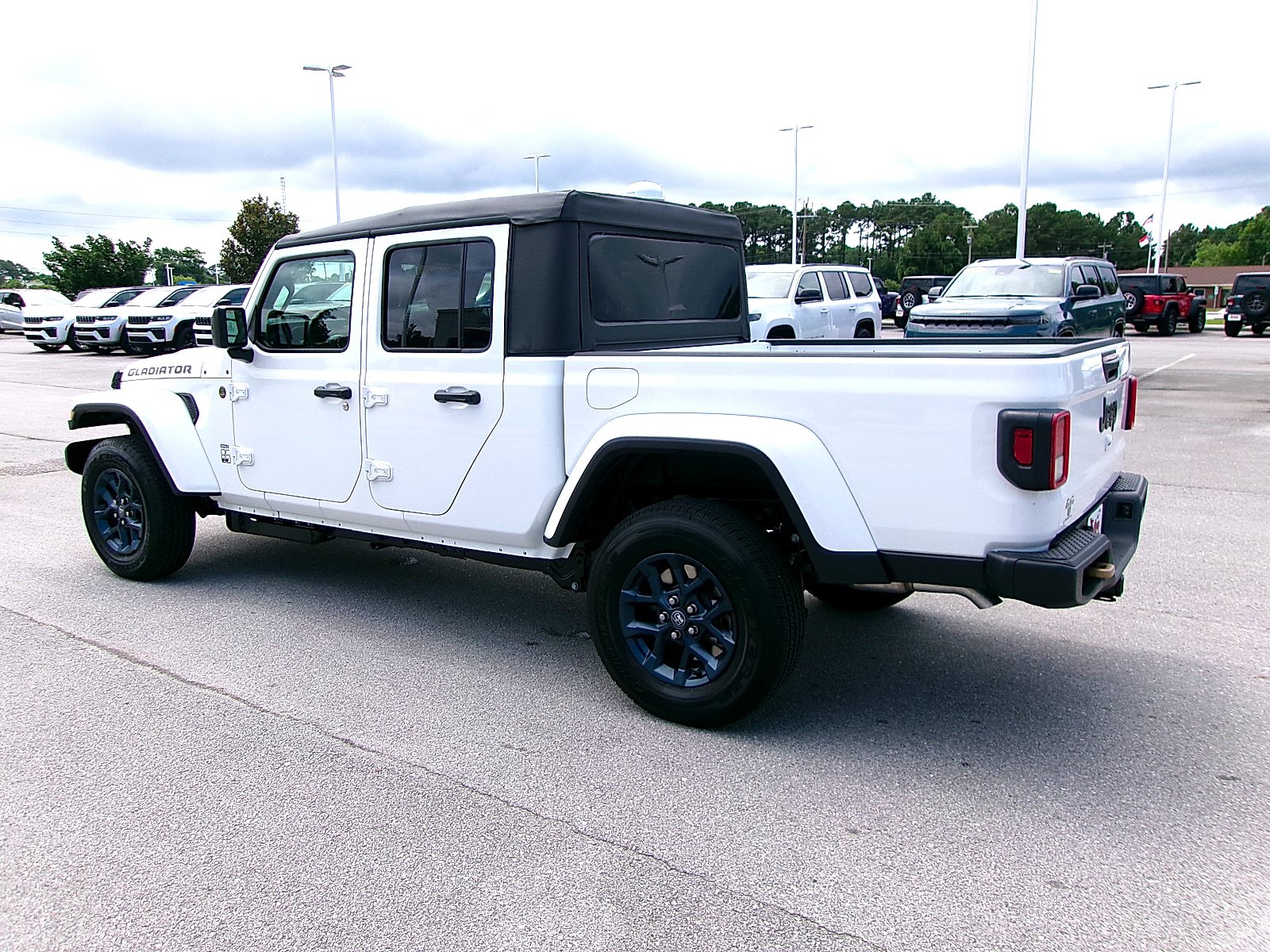 New 2026 Jeep Gladiator Sport AWD/4WD image 3