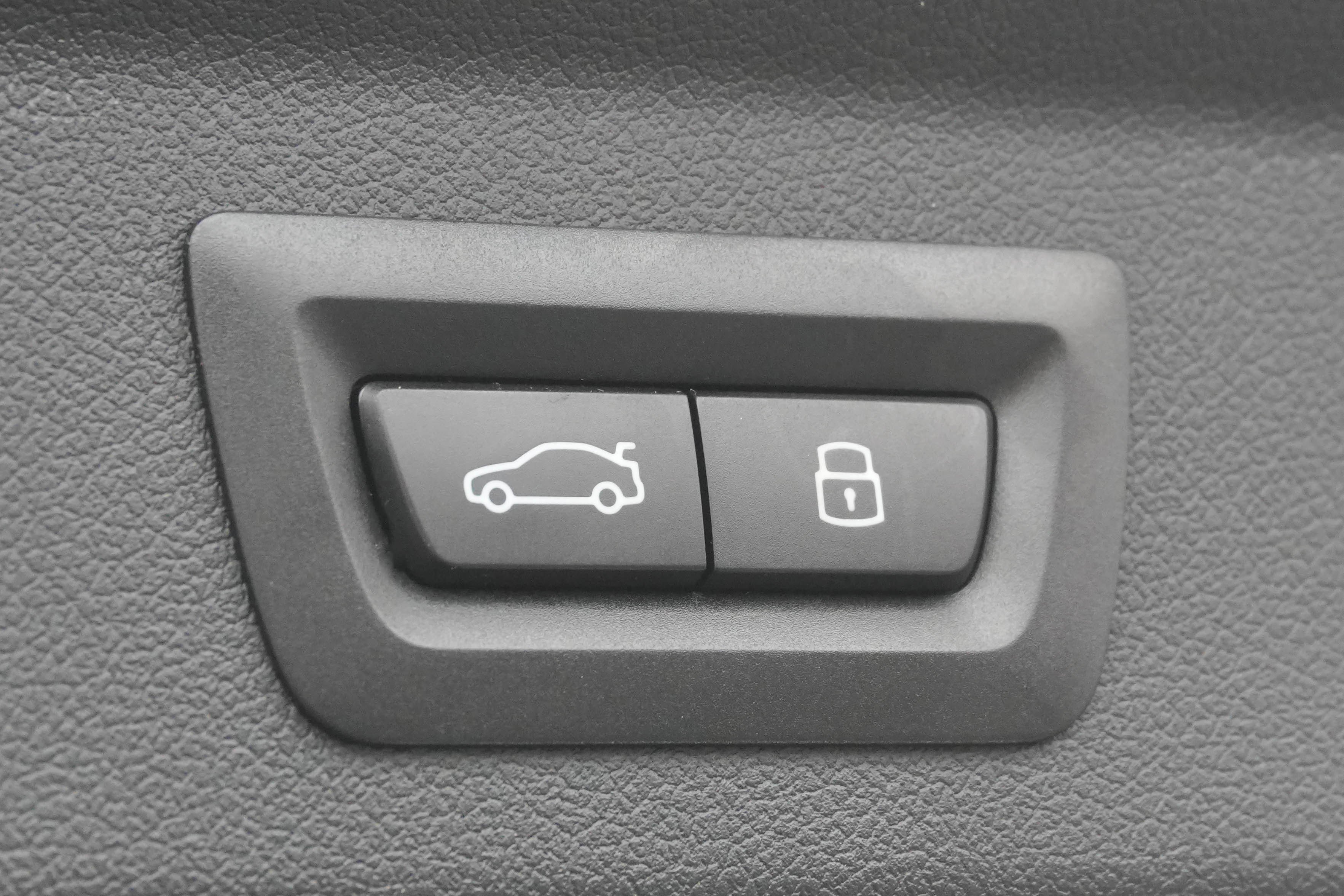 Certified 2025 BMW X2 xDrive28i image 37